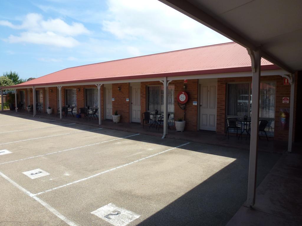 Colonial Motor Inn Bairnsdale Golden Chain Property Exterior photo