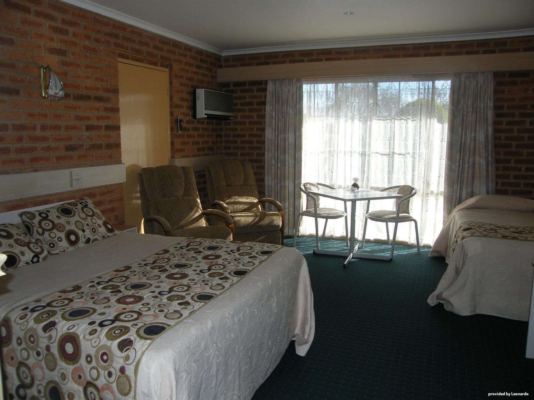 Colonial Motor Inn Bairnsdale Golden Chain Property Room photo
