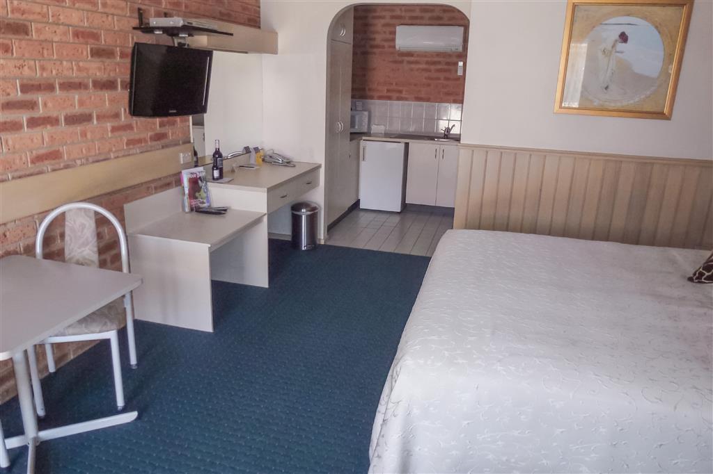 Colonial Motor Inn Bairnsdale Golden Chain Property Room photo