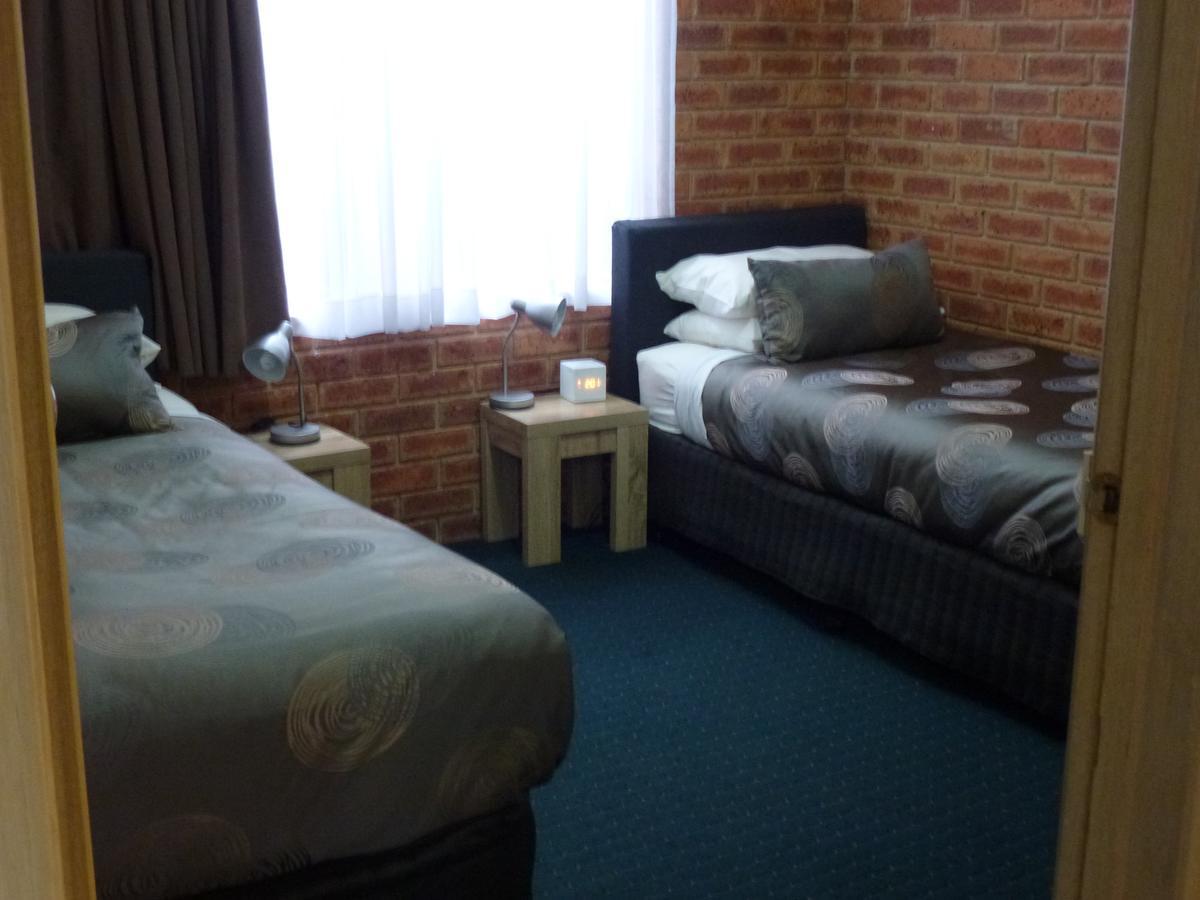Colonial Motor Inn Bairnsdale Golden Chain Property Exterior photo