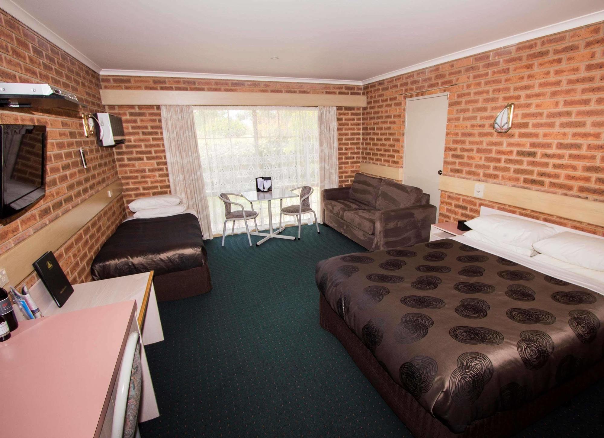 Colonial Motor Inn Bairnsdale Golden Chain Property Exterior photo