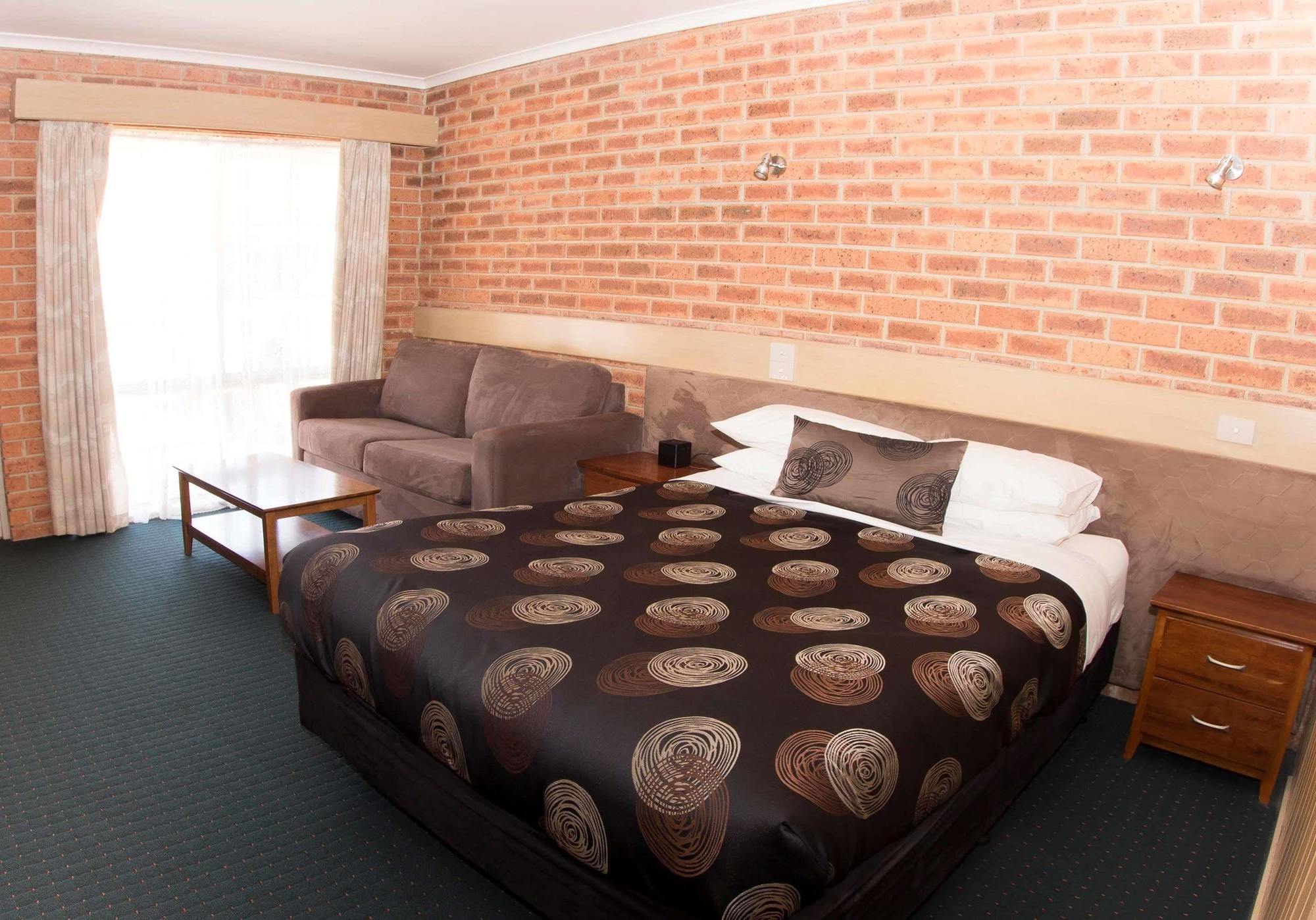 Colonial Motor Inn Bairnsdale Golden Chain Property Exterior photo