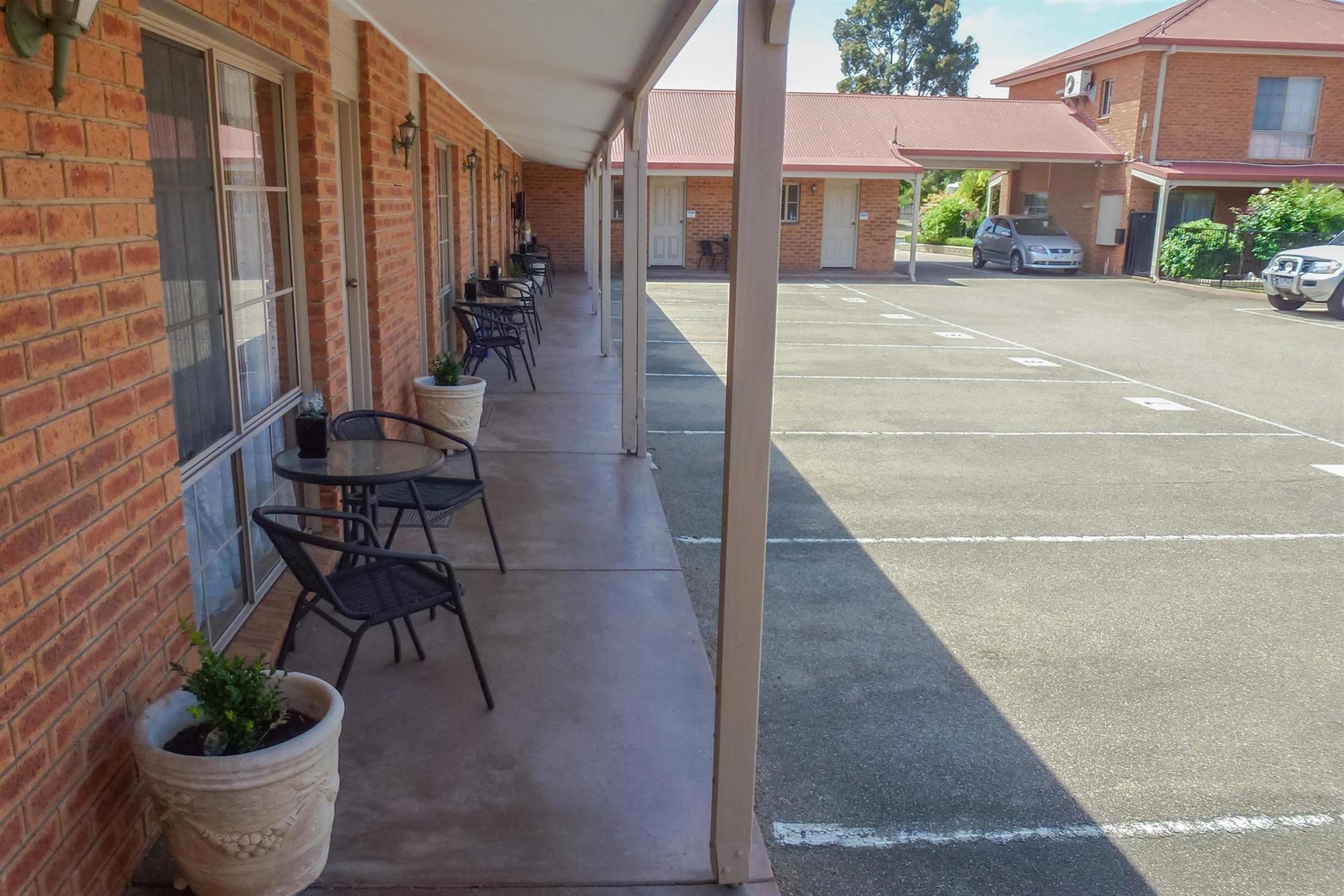 Colonial Motor Inn Bairnsdale Golden Chain Property Exterior photo