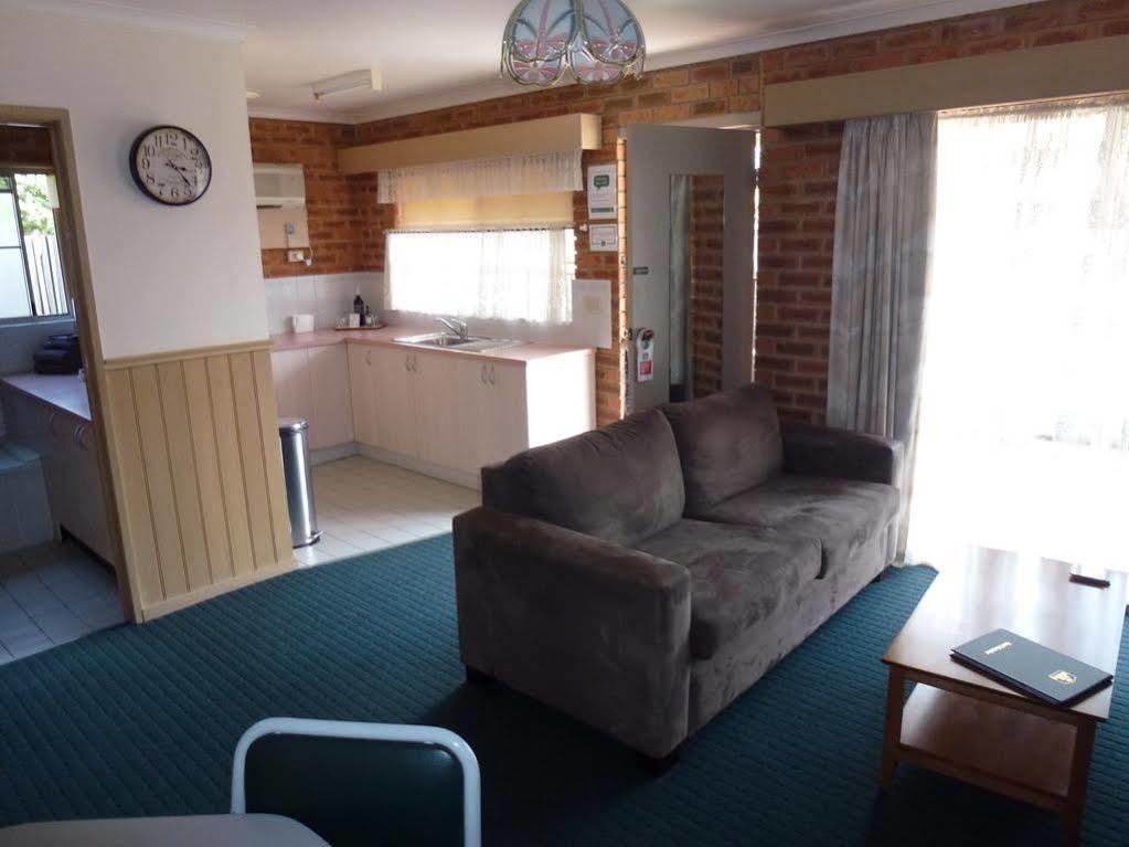 Colonial Motor Inn Bairnsdale Golden Chain Property Exterior photo