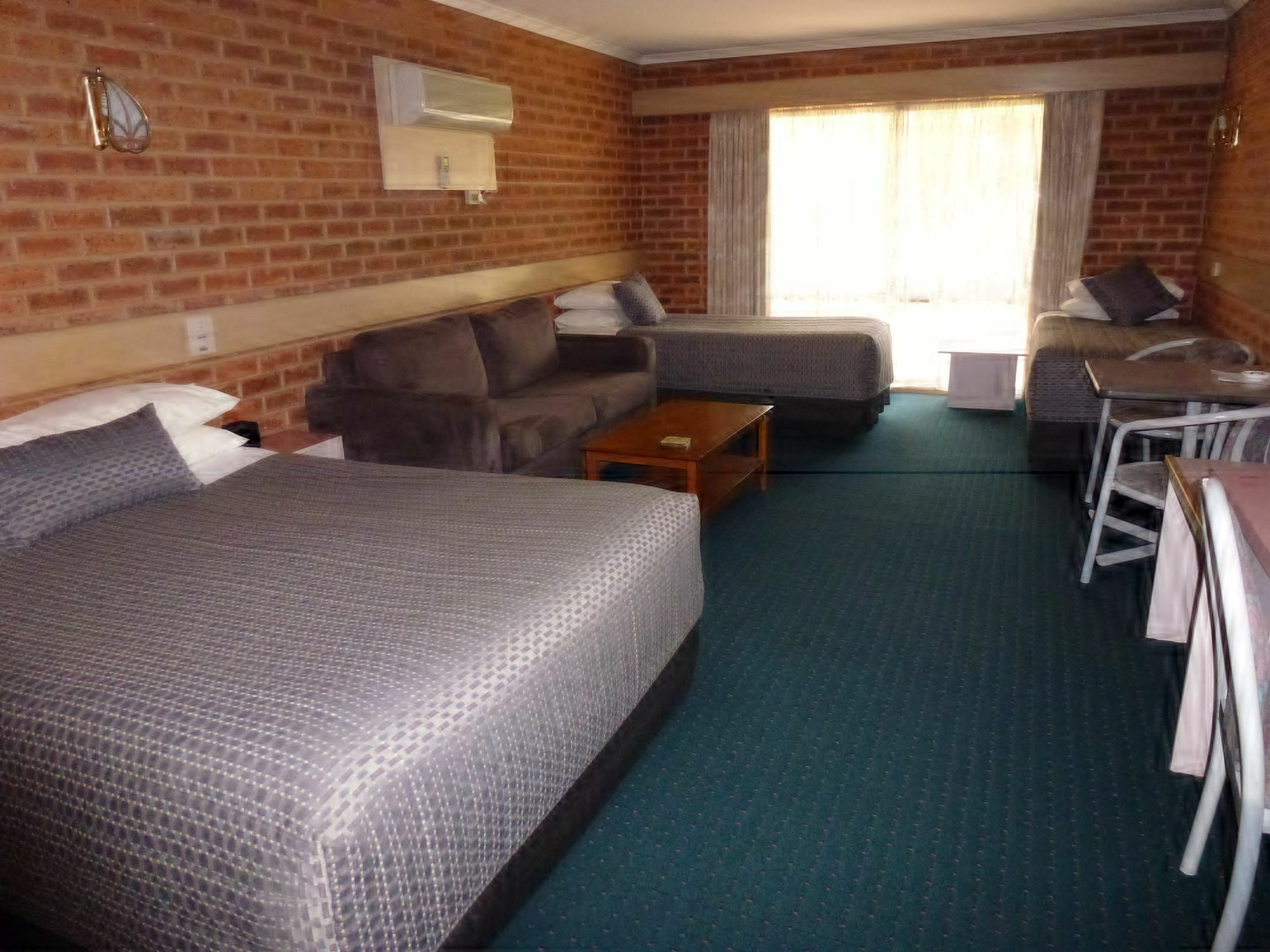 Colonial Motor Inn Bairnsdale Golden Chain Property Exterior photo